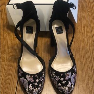 Embroidered black shoes